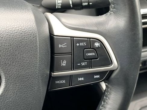 Used 2022 Toyota Highlander XLE image 29