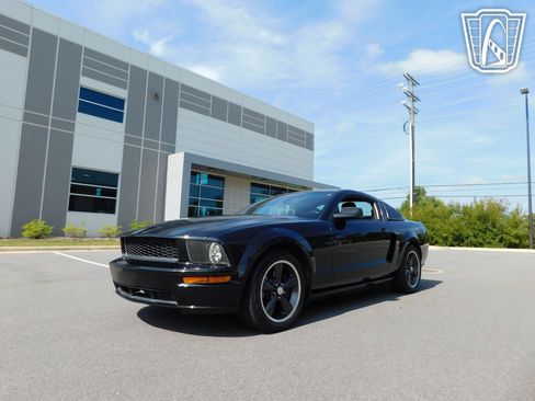Used 2009 Ford Mustang GT Premium image 2