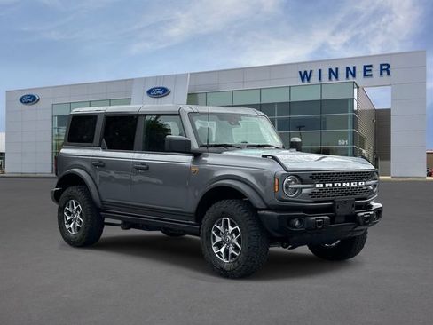 Used 2025 Ford Bronco Badlands AWD/4WD image 4