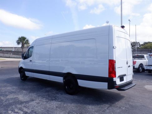 Used 2024 Mercedes-Benz Sprinter 3500 image 3