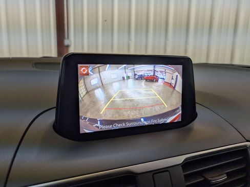 Used 2018 MAZDA MAZDA3 Touring FWD image 26