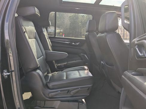 Used 2023 GMC Yukon XL Denali image 24