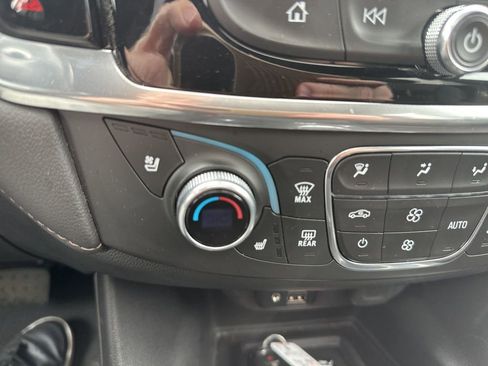 Used 2023 Chevrolet Traverse High Country AWD/4WD image 19