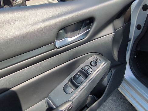 Used 2024 Nissan Altima 2.5 SV FWD image 22