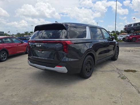 New 2027 Kia Carnival FWD image 8