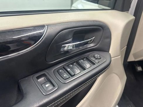 Used 2019 Dodge Grand Caravan SXT FWD image 9