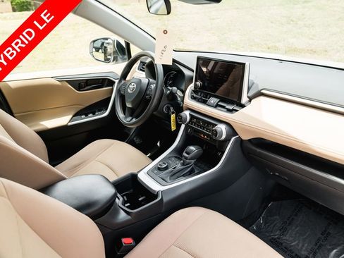 Used 2024 Toyota RAV4 LE AWD/4WD image 11