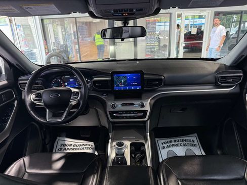 Used 2023 Ford Explorer XLT w/ Equipment Group 202A AWD/4WD image 28