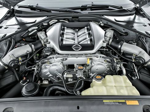 Used 2010 Nissan GT-R Premium image 17
