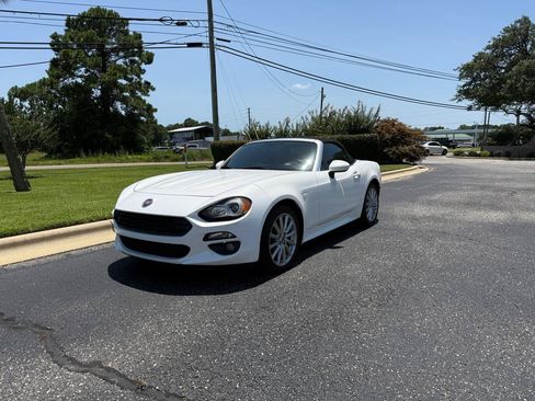 Used 2017 FIAT 124 Spider Lusso RWD image 9