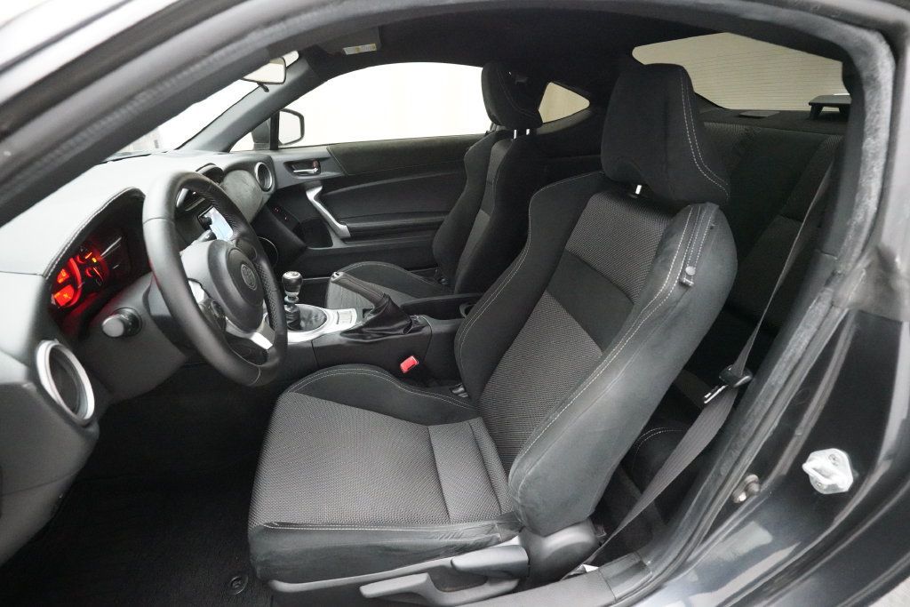 Used 2017 Toyota 86 RWD image 7
