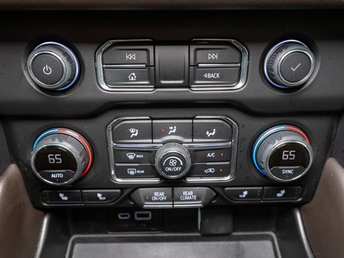 Used 2022 Chevrolet Tahoe LT w/ LT Signature Package RWD image 22