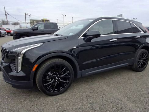 Used 2023 Cadillac XT4 Luxury w/ Cold Weather Package image 4