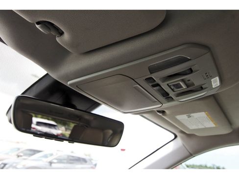 Used 2022 Toyota Highlander XLE FWD image 25