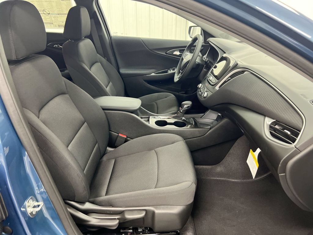Used 2024 Chevrolet Malibu RS FWD image 21