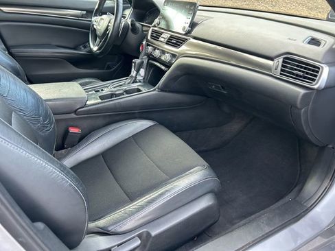 Used 2018 Honda Accord Sport image 33