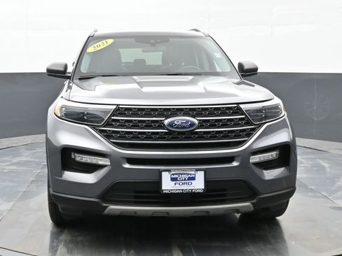 Used 2021 Ford Explorer XLT w/ Equipment Group 202A image 2