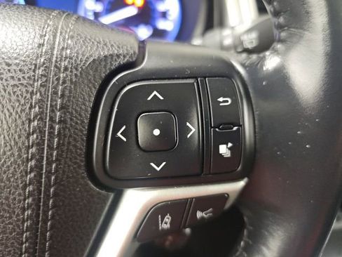 Used 2018 Toyota Highlander SE image 19
