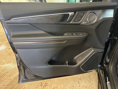 Used 2025 Buick Enclave Avenir w/ Trailering Package, 5000 lbs. AWD/4WD image 15