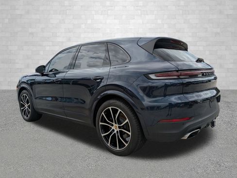 Used 2024 Porsche Cayenne AWD/4WD image 4