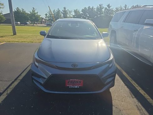 Used 2025 Toyota Corolla SE w/ SE Premium Package FWD image 2