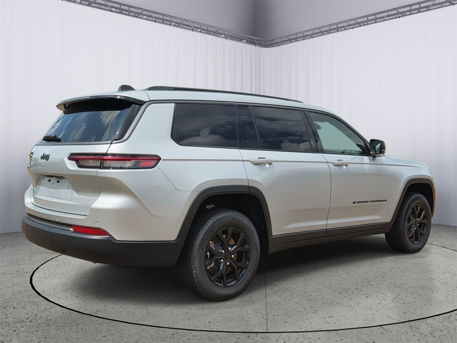 New 2026 Jeep Grand Cherokee L 2WD image 3