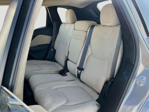 Used 2016 Jeep Cherokee Latitude w/ Comfort/Convenience Group FWD image 22