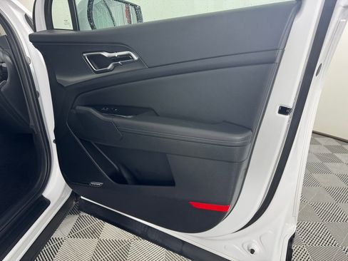 Used 2025 Kia Sportage SX image 29