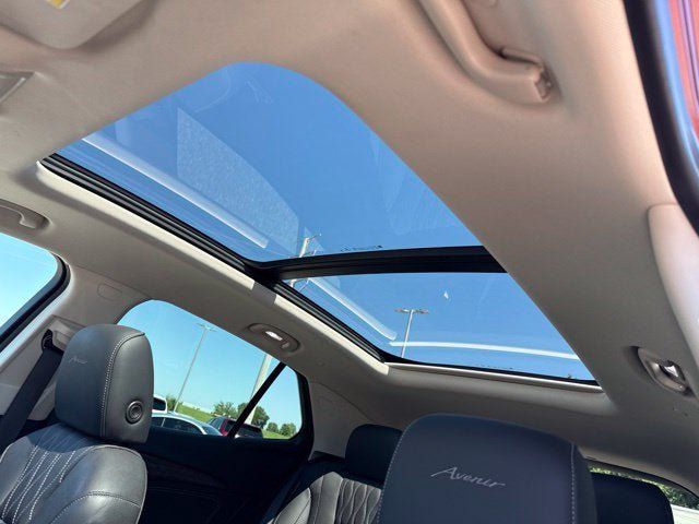 Used 2021 Buick Envision Avenir AWD/4WD image 27