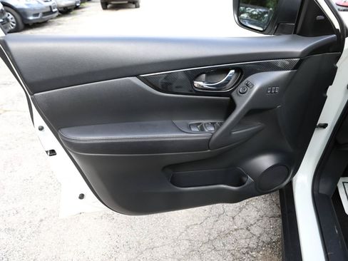 Used 2017 Nissan Rogue SL w/ SL Premium Package AWD/4WD image 17