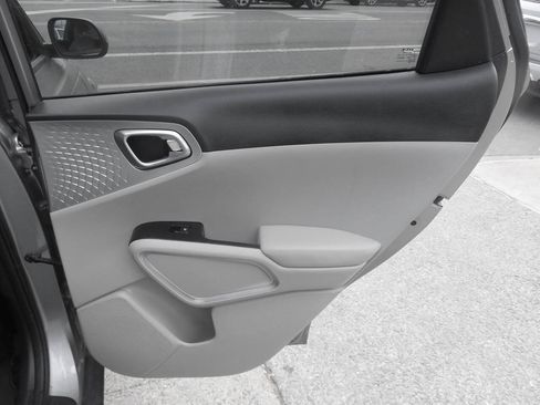 Used 2023 Kia Soul LX w/ LX Technology Package FWD image 27