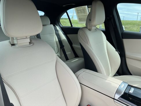 Used 2025 Mercedes-Benz C 300 Sedan image 35
