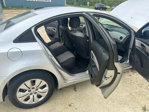 Used 2016 Chevrolet Cruze LS FWD image 13