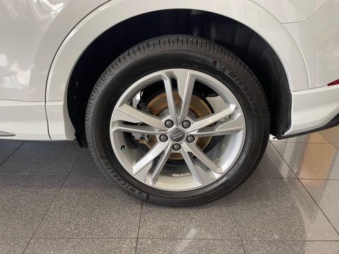 Used 2019 Audi Q3 2.0T Premium Plus w/ Premium Plus Package AWD/4WD image 21