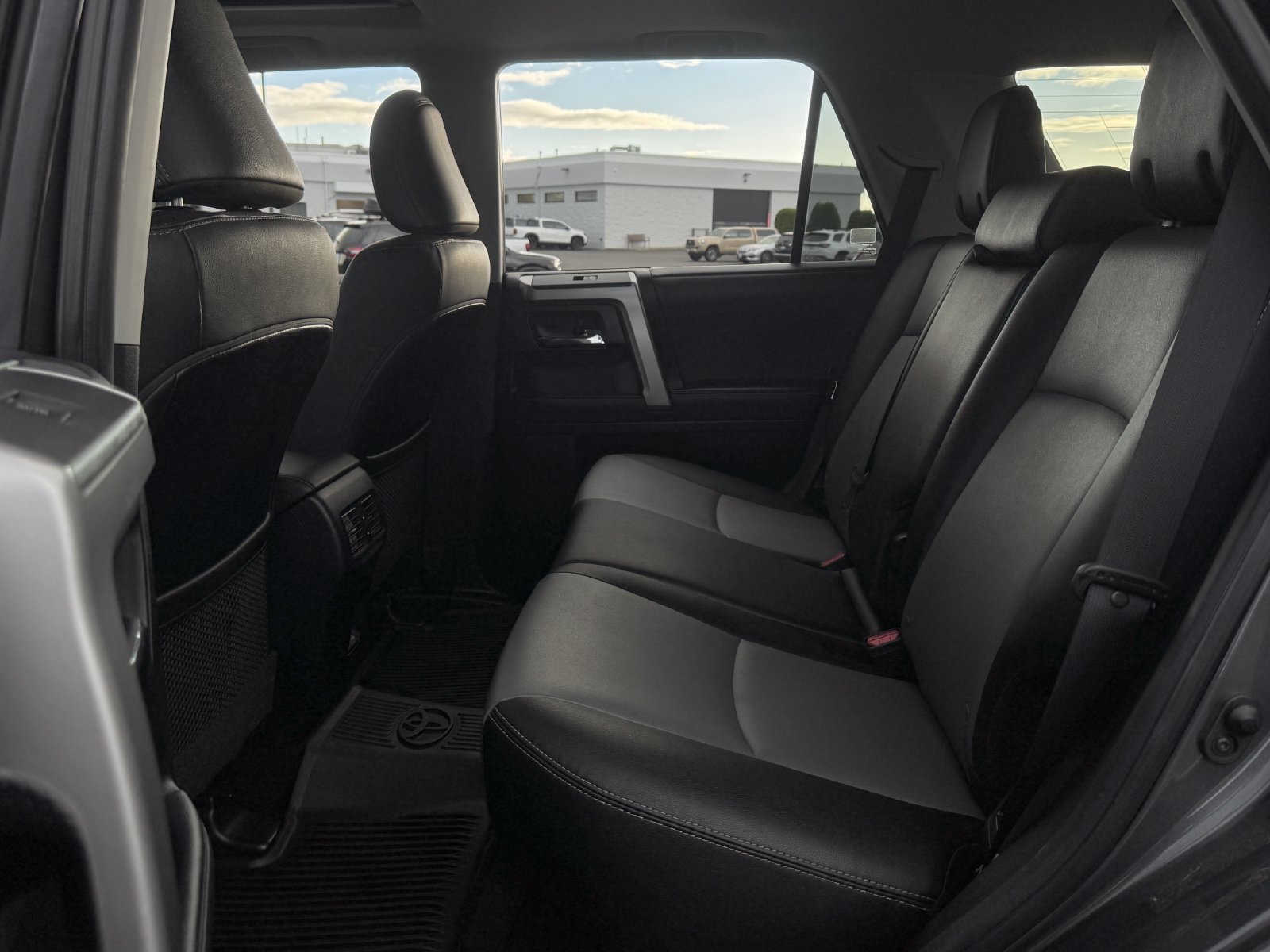 Used 2022 Toyota 4Runner SR5 Premium w/ Moonroof Package AWD/4WD image 27