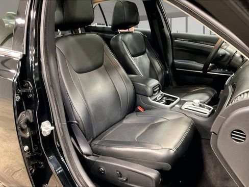 Used 2016 Chrysler 300 C AWD/4WD image 30