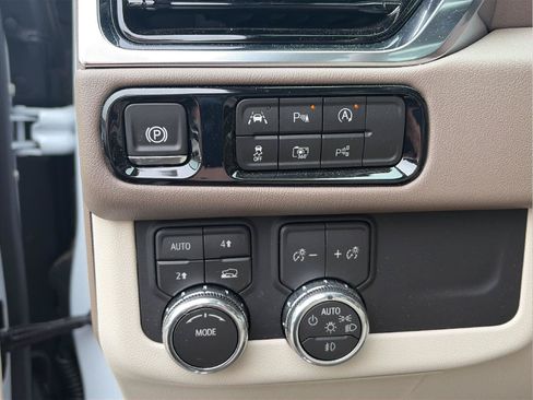 Used 2026 GMC Yukon Denali w/ Sun & Power Step Package AWD/4WD image 27