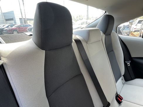 Used 2020 Toyota Corolla L image 40