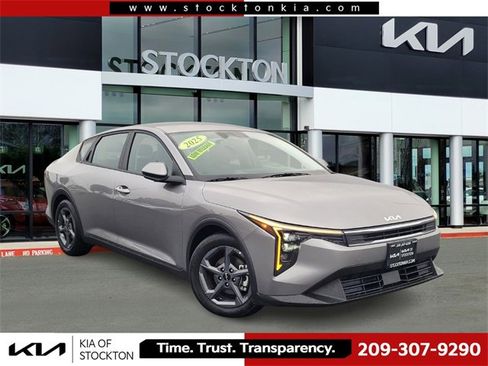 Used 2025 Kia K4 LXS image 1