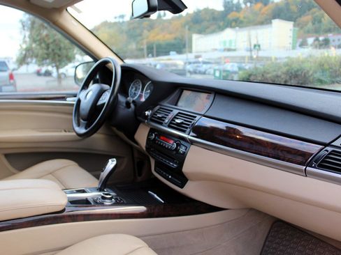 Used 2011 BMW X5 xDrive35i image 17
