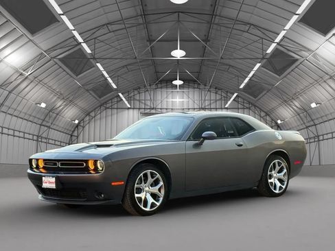 Used 2016 Dodge Challenger SXT Plus RWD image 3