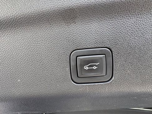 Used 2024 Chevrolet Suburban Premier image 11