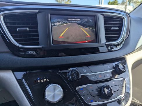 Used 2023 Chrysler Voyager LX image 32