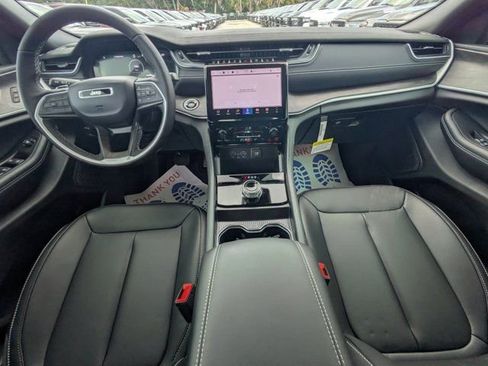 New 2025 Jeep Grand Cherokee Limited w/ Black Appearance Package image 13