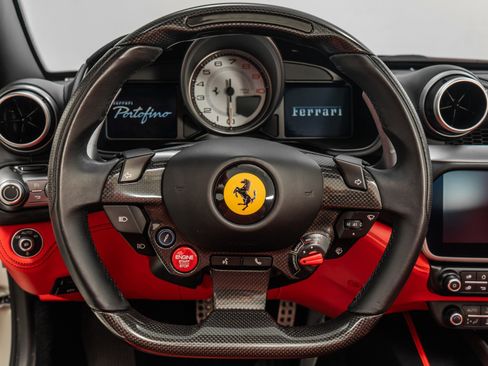 Used 2020 Ferrari Portofino image 15