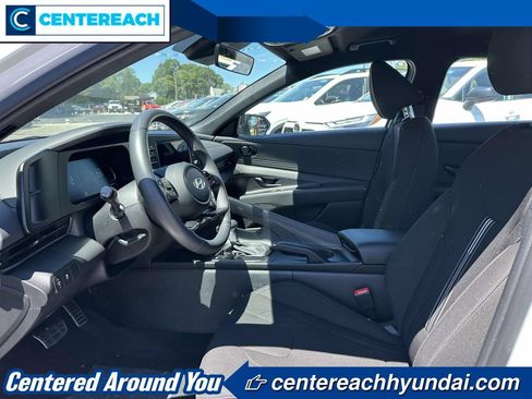 Used 2025 Hyundai Elantra Sport FWD image 11