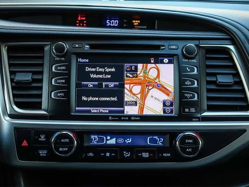 Used 2017 Toyota Highlander SE image 13