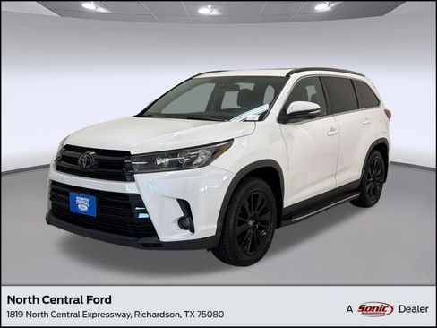 Used 2019 Toyota Highlander SE FWD image 1