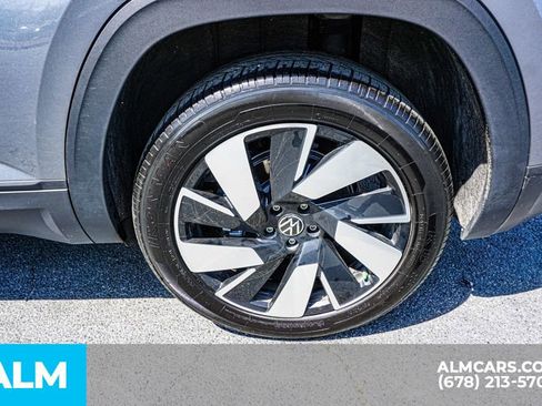Used 2025 Volkswagen Atlas Cross Sport SE image 17
