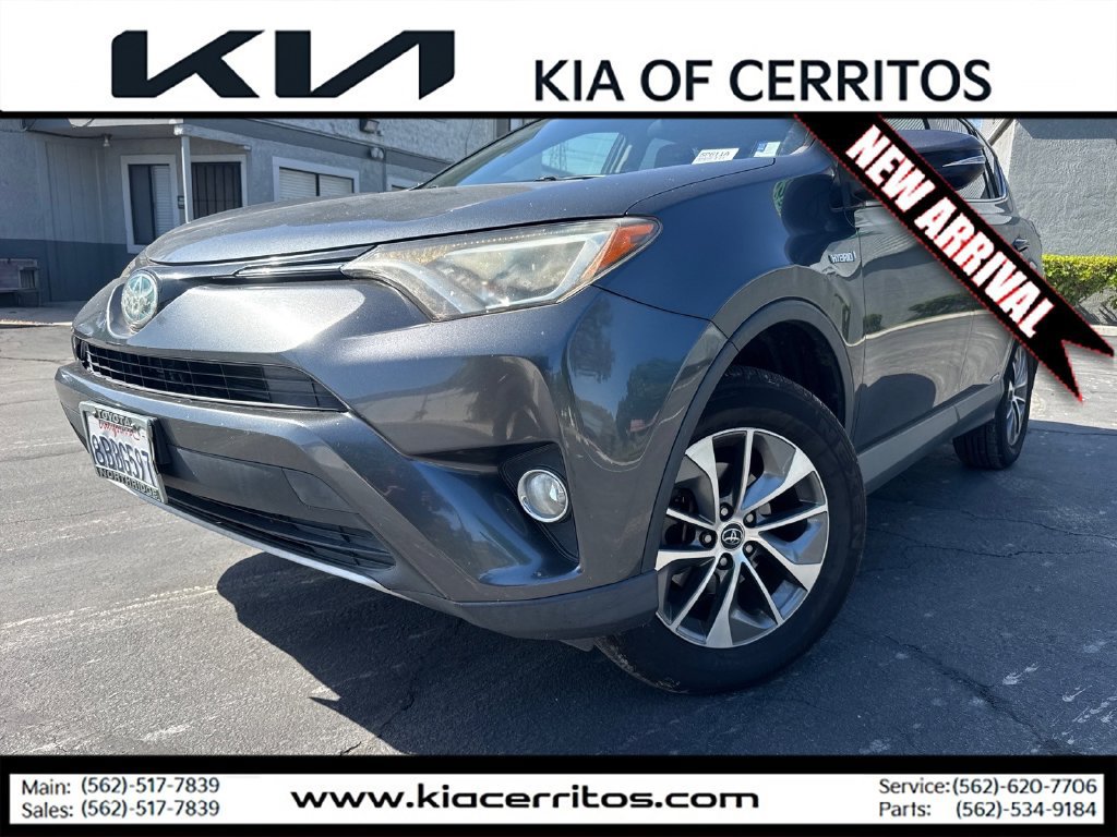 Used 2017 Toyota RAV4 XLE AWD/4WD image 1
